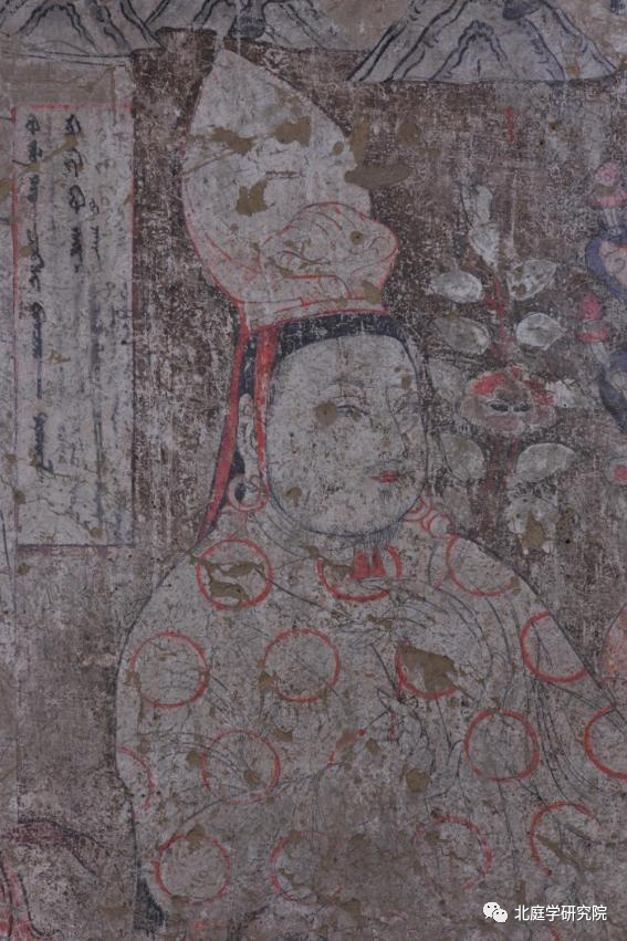 北庭高昌回鹘佛寺遗址壁画人物冠饰