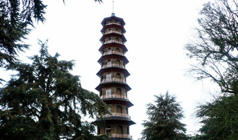 宝塔高50多米，共十层，八角形的结构