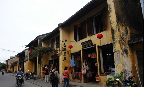 城内还有不少有越南民族特色的优美建筑。