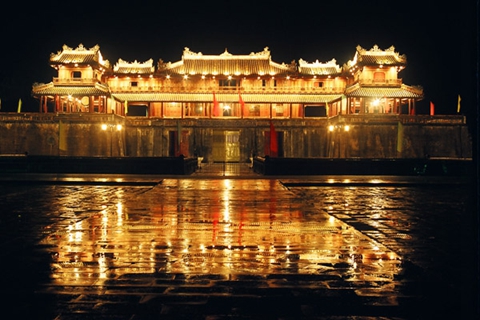 顺化皇城午门夜景