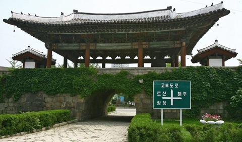 开城历史古迹位于黄海北道省开城市
