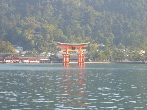 耸立在海上的“大鸟居”