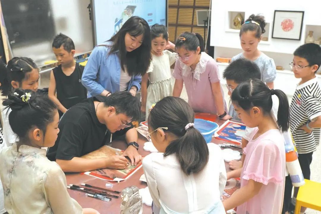 展览期间开展系列公共文化教育活动.JPG