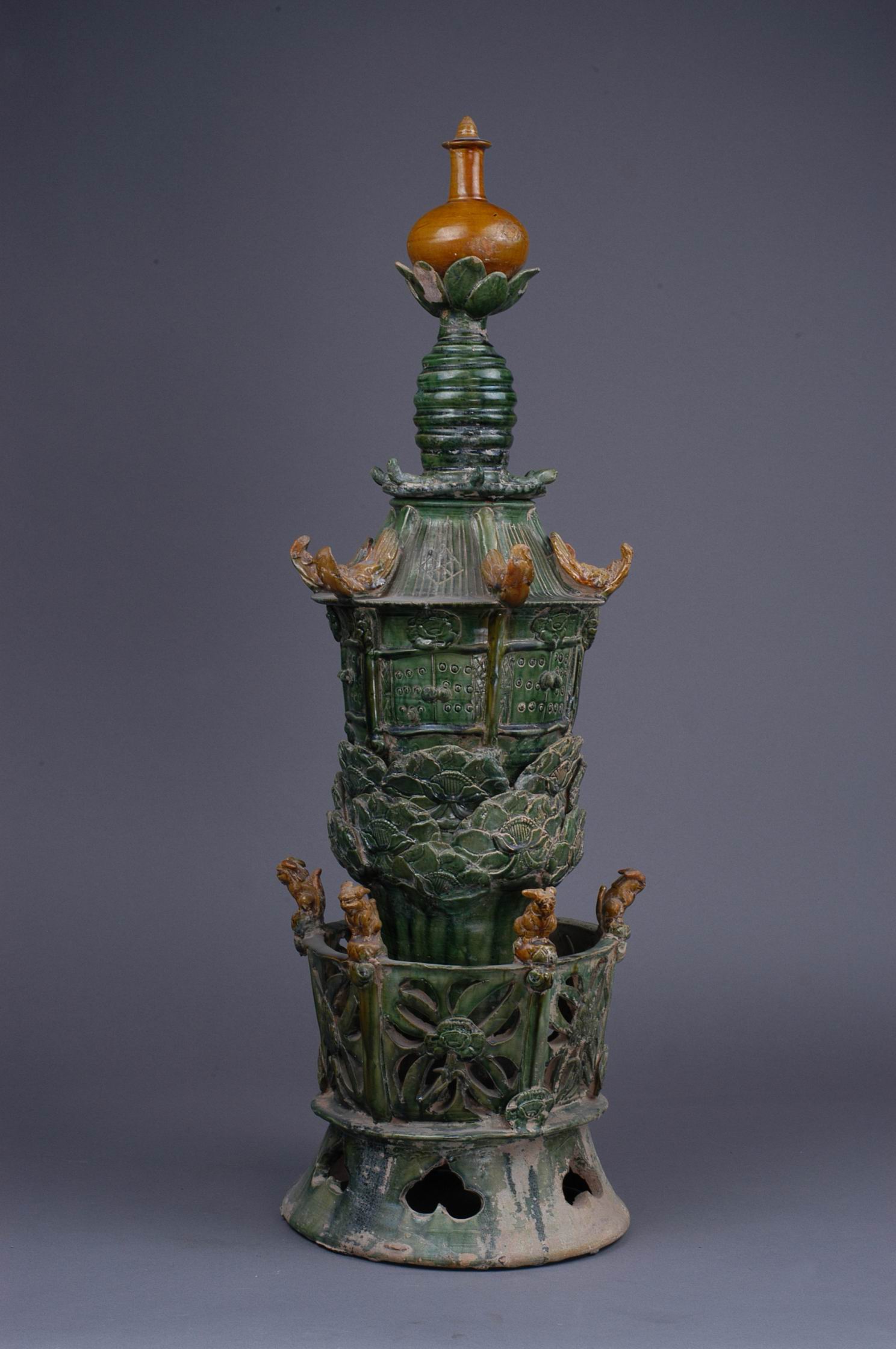 Z1633 绿琉璃舍利塔 宋 陶.jpg